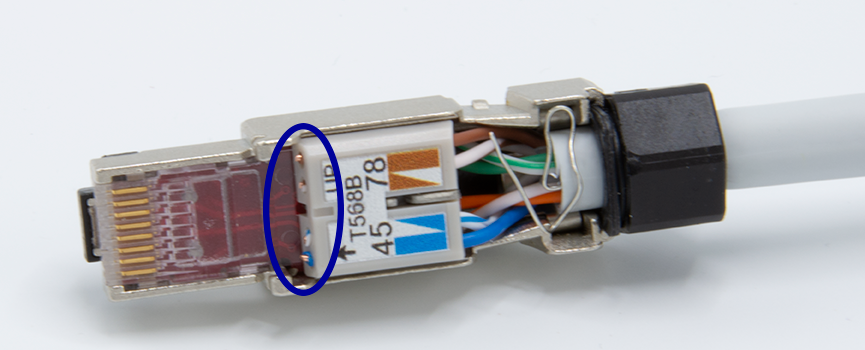 Knip de aders kort af bij het monteren van de ZN63022
